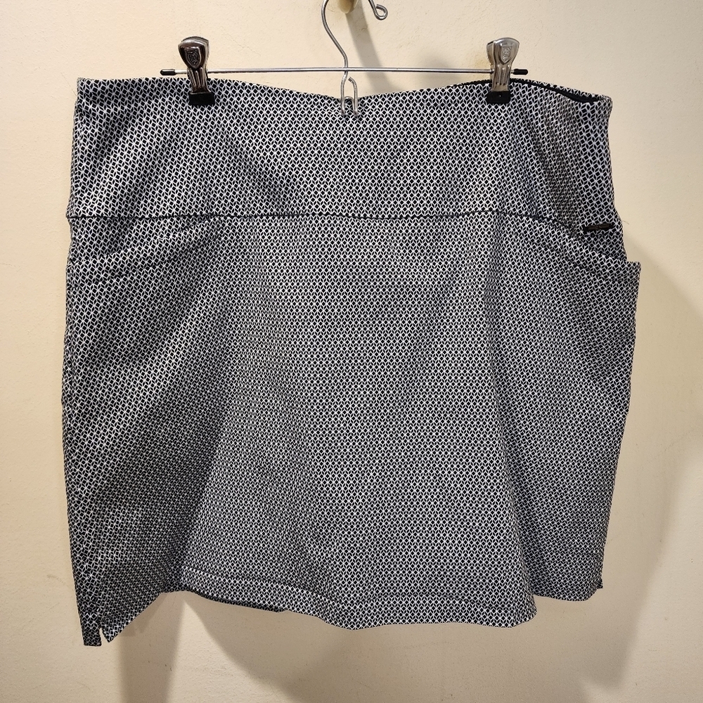 S.C. & CO. Flat Front Tummy Control mini skort size XXL